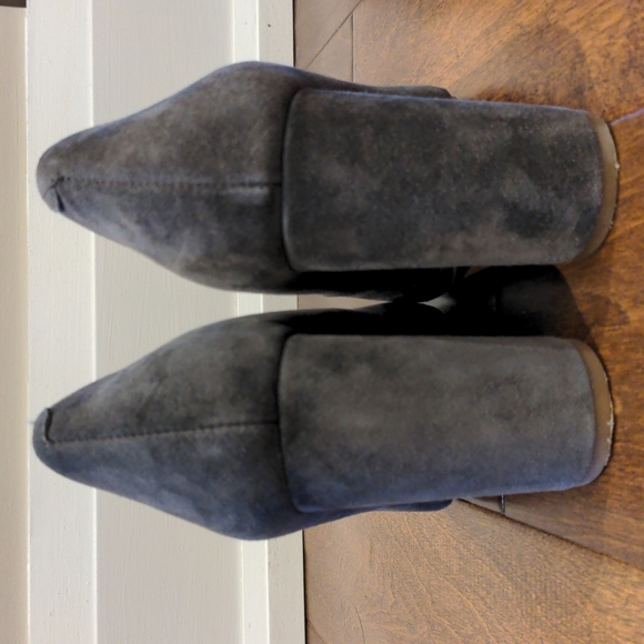 Grey suede BCBG almond toe block heels, size 8 - Picture 3 of 5